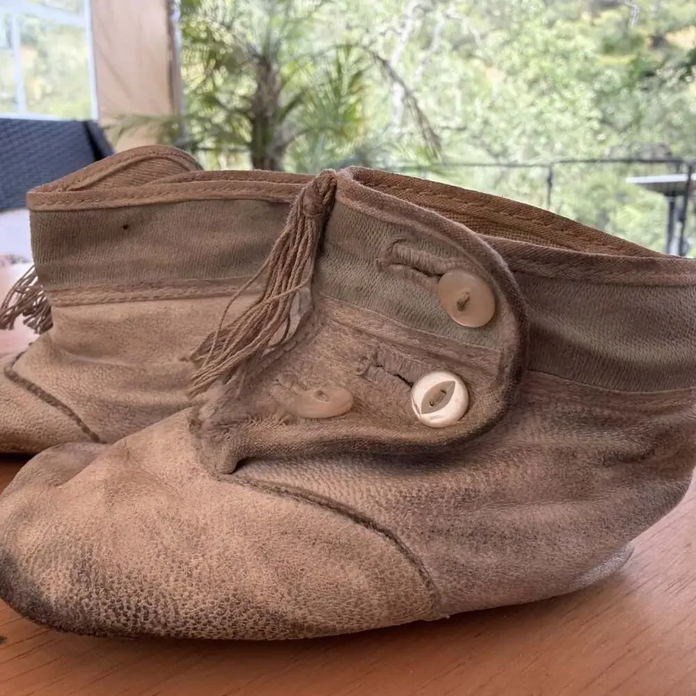 ANTIQUE VICTORIAN CREAM KID LEATHER BABY CHILD SHOES 3 BUTTON HIGH TOP TASSLE